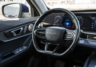 Подержанный автомобиль Chery Tiggo 8 Pro Max 2023 года (10 фото)