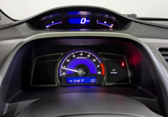 Подержанный автомобиль Honda Civic Sedan 2010 года (16 фото)