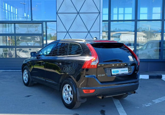 Подержанный автомобиль Volvo XC60 2011 года (7 фото)