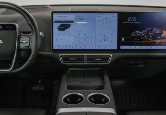 Подержанный автомобиль LiXiang L7 2023 года (14 фото)