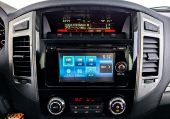 Подержанный автомобиль Mitsubishi Pajero 2014 года (15 фото)