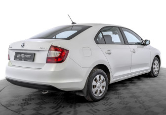 Подержанный автомобиль Skoda Rapid Liftback 2017 года (5 фото)