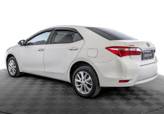 Подержанный автомобиль Toyota Corolla Sedan 2015 года (7 фото)
