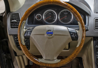 Подержанный автомобиль Volvo XC90 2011 года (14 фото)