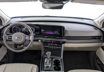 Подержанный автомобиль Kia Carnival 2021 года (14 фото)
