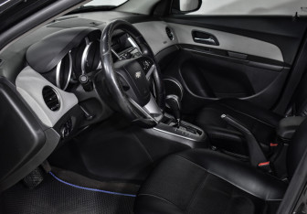 Подержанный автомобиль Chevrolet Cruze Sedan 2012 года (12 фото)