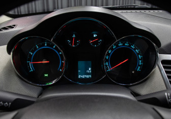 Подержанный автомобиль Chevrolet Cruze Sedan 2011 года (13 фото)
