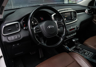 Подержанный автомобиль Kia Sorento 2019 года (16 фото)