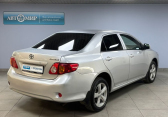 Подержанный автомобиль Toyota Corolla Sedan 2008 года (5 фото)