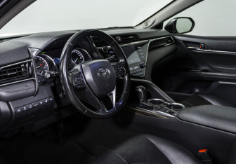Подержанный автомобиль Toyota Camry Sedan 2018 года (10 фото)