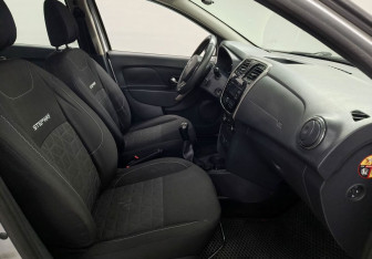 Подержанный автомобиль Renault Sandero 2016 года (9 фото)