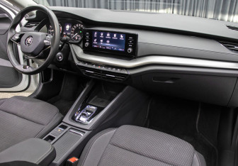Подержанный автомобиль Skoda Octavia Liftback 2020 года (11 фото)