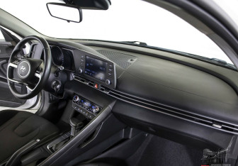 Подержанный автомобиль Hyundai Elantra Sedan 2021 года (9 фото)