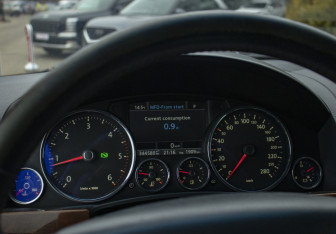 Подержанный автомобиль Volkswagen Touareg 2008 года (11 фото)