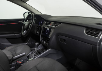 Подержанный автомобиль Skoda Octavia Liftback 2018 года (14 фото)