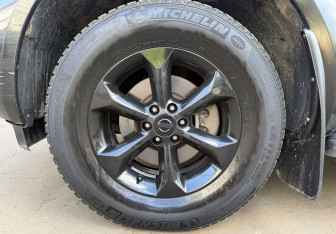 Подержанный автомобиль Nissan Pathfinder 2012 года (9 фото)