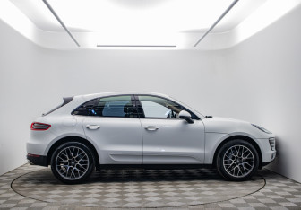 Подержанный автомобиль Porsche Macan 2017 года (4 фото)
