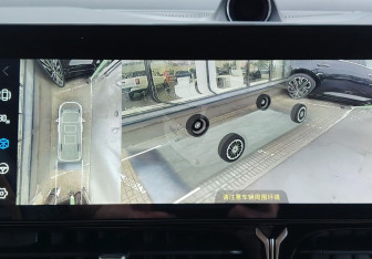 Подержанный автомобиль Voyah Dream 2024 года (23 фото)