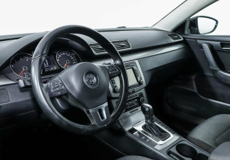 Подержанный автомобиль Volkswagen Passat Sedan 2011 года (9 фото)