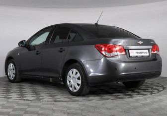 Подержанный автомобиль Chevrolet Cruze Sedan 2011 года (7 фото)