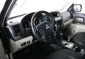 Подержанный автомобиль Mitsubishi Pajero 2019 года (9 фото)