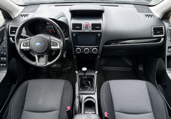 Подержанный автомобиль Subaru Forester Suv 2017 года (10 фото)