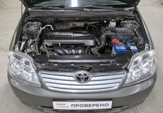 Подержанный автомобиль Toyota Corolla Sedan 2006 года (9 фото)