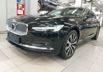 Новый Volvo S90 2024 (3 фото)