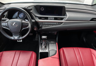 Подержанный автомобиль Lexus ES 2020 года (12 фото)