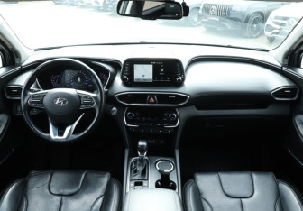 Подержанный автомобиль Hyundai Santa Fe 2018 года (12 фото)
