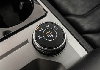 Подержанный автомобиль Volkswagen Touareg 2019 года (15 фото)