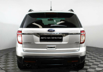 Подержанный автомобиль Ford Explorer 2013 года (4 фото)