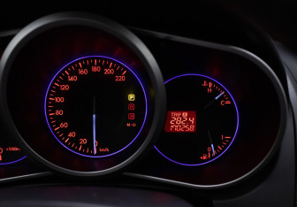 Подержанный автомобиль Mazda CX-7 2011 года (12 фото)