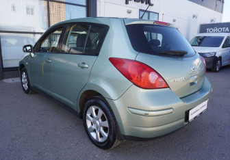 Подержанный автомобиль Nissan Tiida Hatchback 2007 года (7 фото)