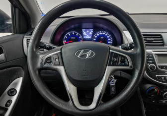 Подержанный автомобиль Hyundai Solaris Sedan 2012 года (22 фото)