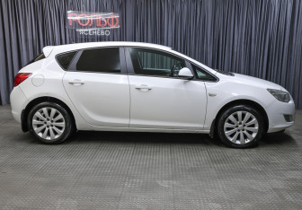 Подержанный автомобиль Opel Astra Hatchback 2011 года (4 фото)