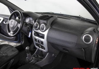 Подержанный автомобиль Renault Sandero 2011 года (12 фото)