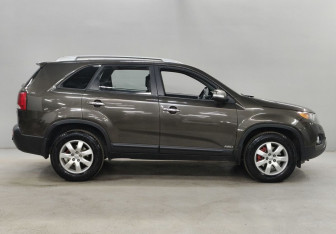 Подержанный автомобиль Kia Sorento 2012 года (4 фото)
