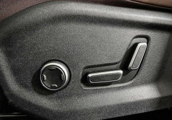 Подержанный автомобиль Geely Monjaro 2023 года (16 фото)