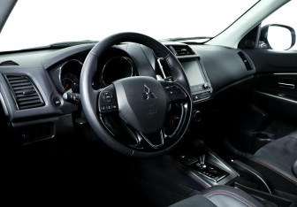 Подержанный автомобиль Mitsubishi ASX 2021 года (11 фото)