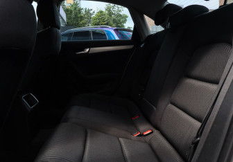 Подержанный автомобиль Audi A4 Sedan 2009 года (8 фото)