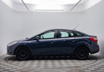 Подержанный автомобиль Ford Focus Sedan 2011 года (8 фото)