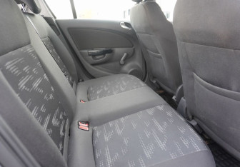 Подержанный автомобиль Opel Corsa 2011 года (10 фото)