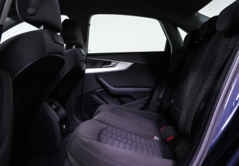 Подержанный автомобиль Audi A4 Sedan 2016 года (11 фото)