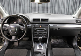 Подержанный автомобиль Audi A4 Sedan 2005 года (13 фото)