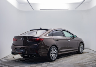 Подержанный автомобиль Hyundai Sonata 2019 года (5 фото)
