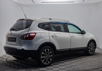 Подержанный автомобиль Nissan Qashqai+2 2012 года (5 фото)