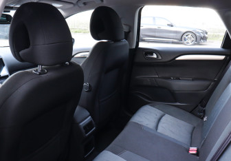 Подержанный автомобиль Citroen C4 Hatchback 2013 года (10 фото)