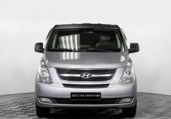 Подержанный автомобиль Hyundai Grand Starex 2014 года (2 фото)