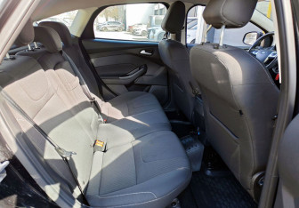 Подержанный автомобиль Ford Focus Hatchback 2013 года (13 фото)